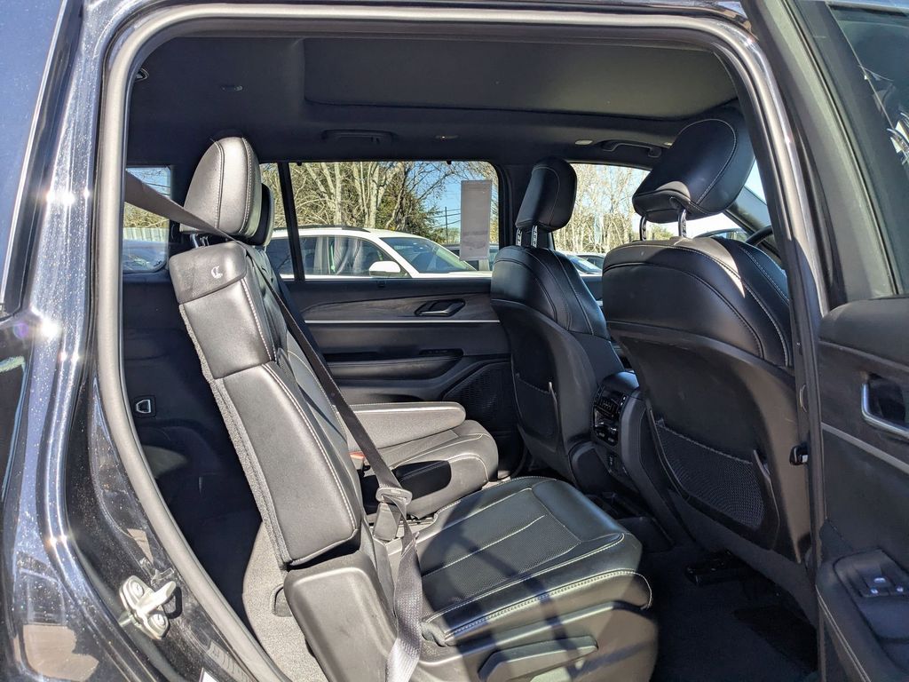 Thumbnail: 2024 Jeep Grand Cherokee L - 31