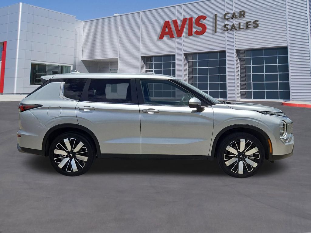 Thumbnail: 2025 Mitsubishi Outlander - 5