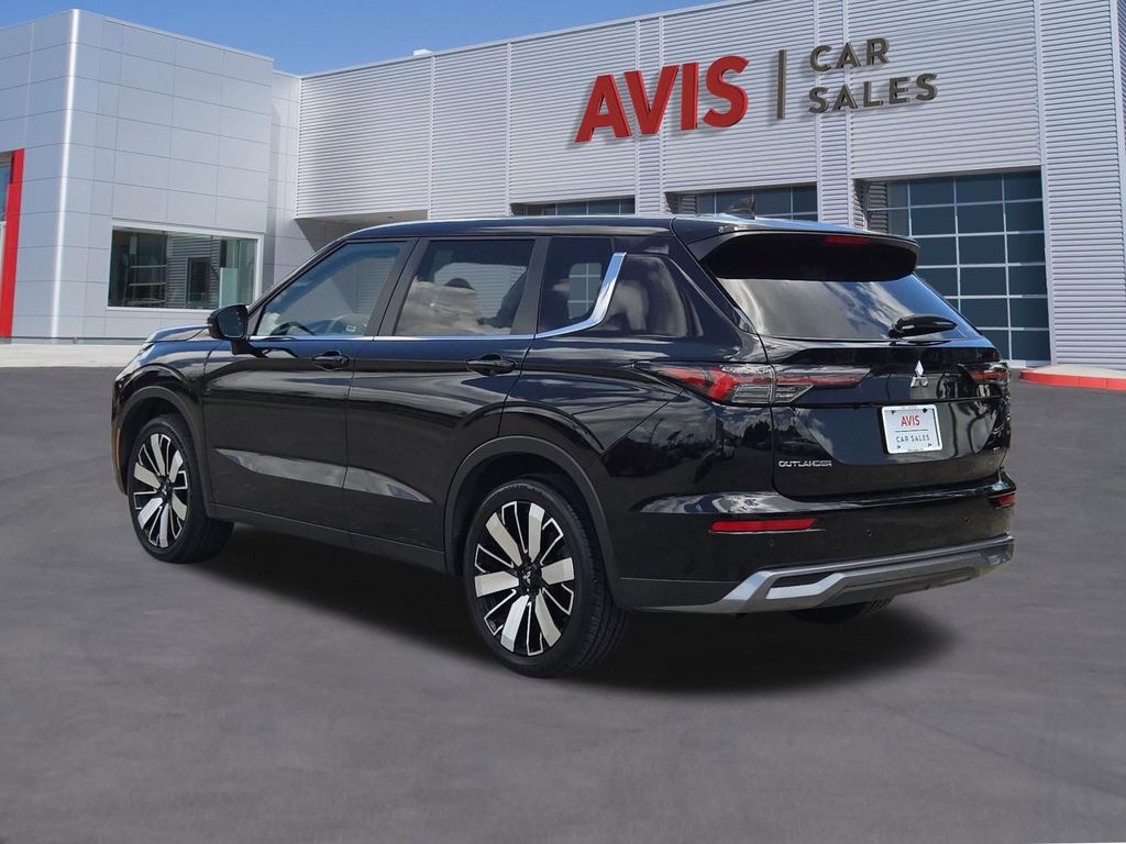 Thumbnail: 2025 Mitsubishi Outlander - 9