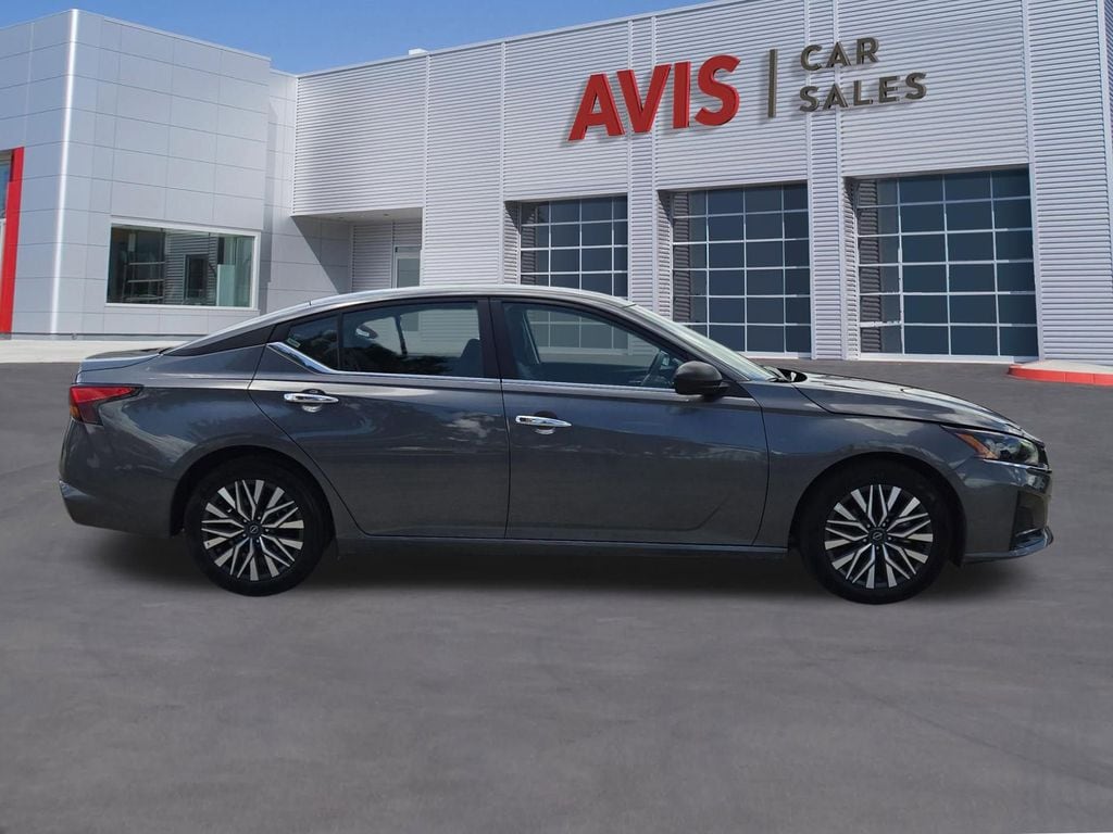 Thumbnail: 2025 Nissan Altima - 5