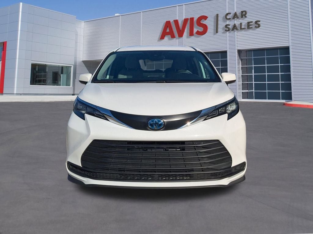 Thumbnail: 2025 Toyota Sienna - 2