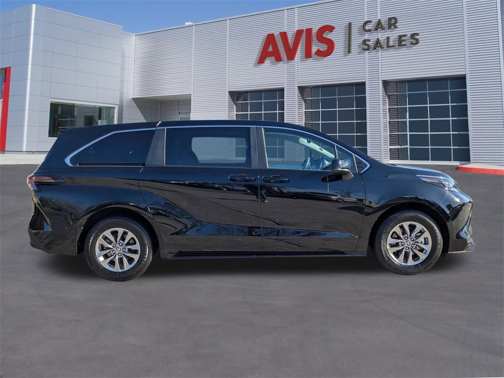 Thumbnail: 2025 Toyota Sienna - 5