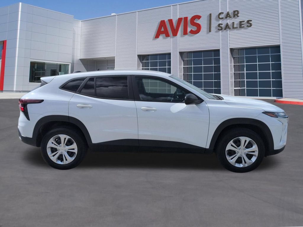 Thumbnail: 2025 Chevrolet Trax - 5