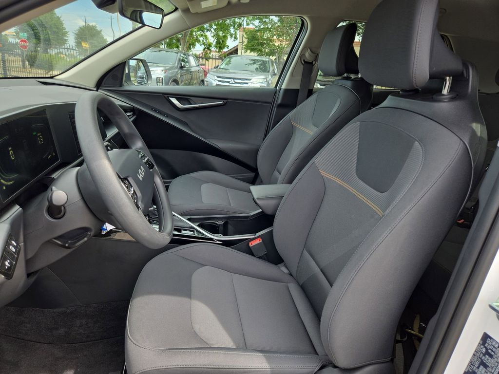 Thumbnail: 2025 Kia Niro - 22