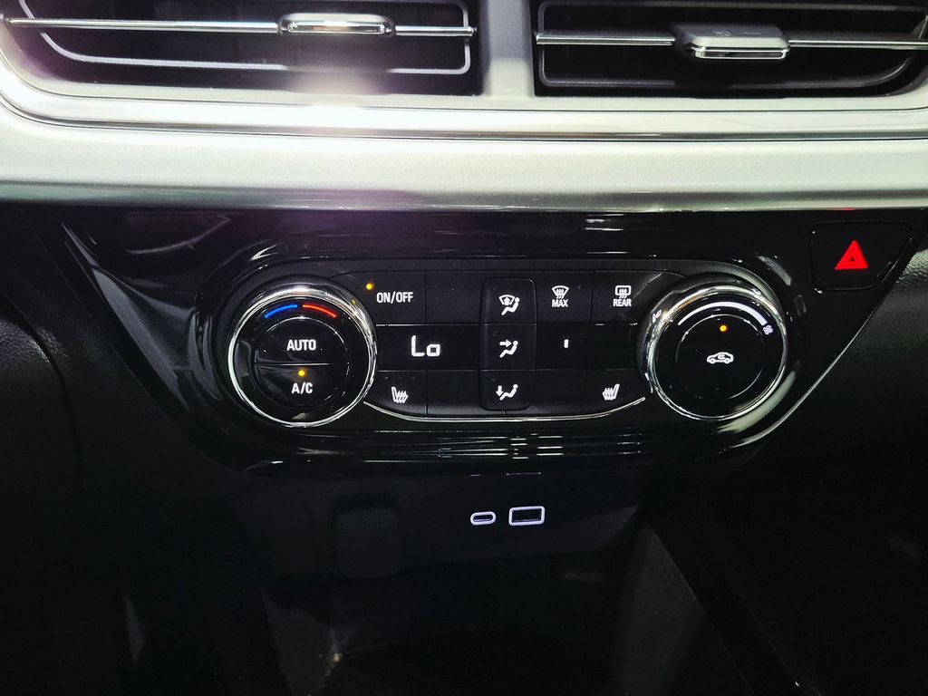 Thumbnail: 2025 Chevrolet Trax - 22