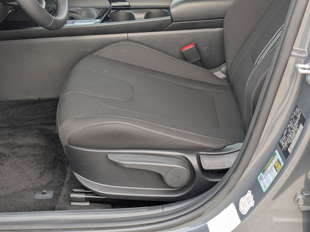 Thumbnail: 2025 Hyundai Elantra - 25