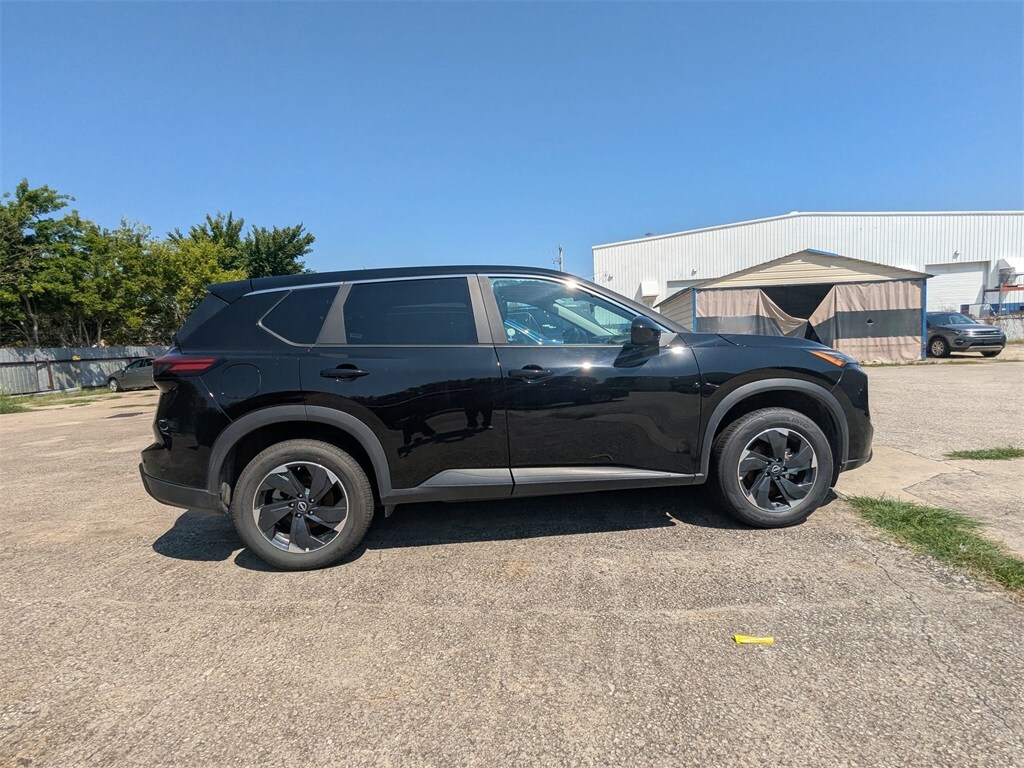 2024 Nissan Rogue SV photo 2