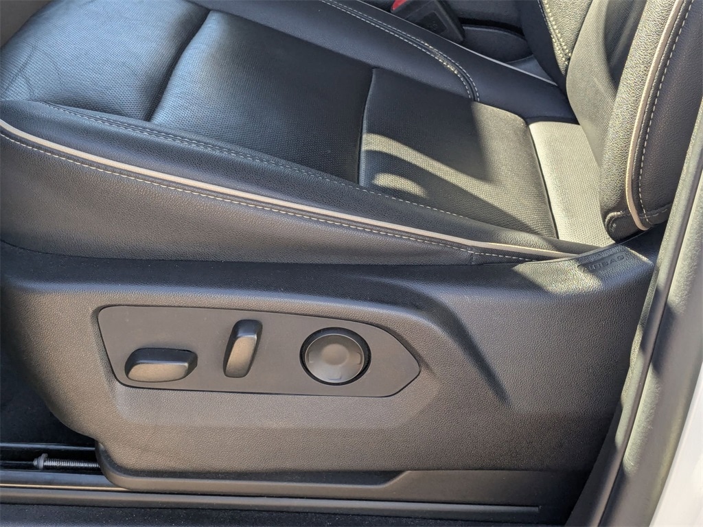 Thumbnail: 2023 Chevrolet Suburban - 22