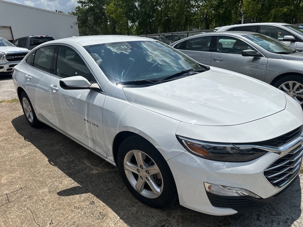 Thumbnail: 2023 Chevrolet Malibu - 3