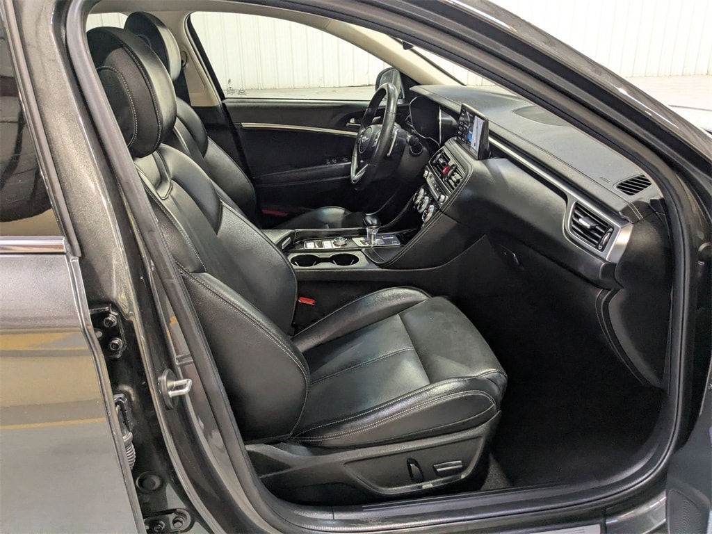 Thumbnail: 2023 Genesis G70 - 30