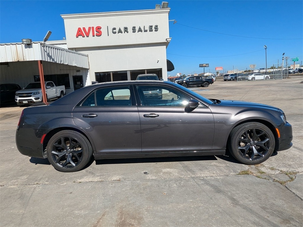 Thumbnail: 2023 Chrysler 300 - 5