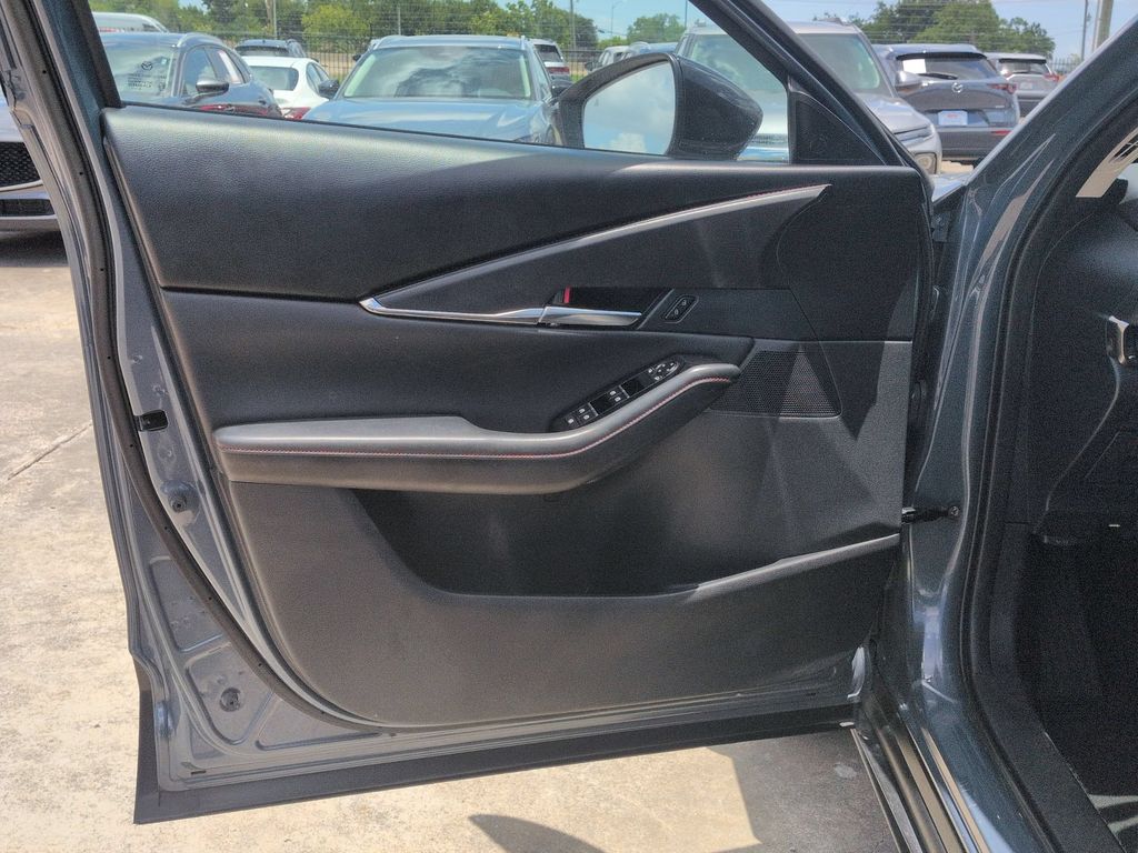 2025 Mazda CX-30 Carbon Edition - Photo 11