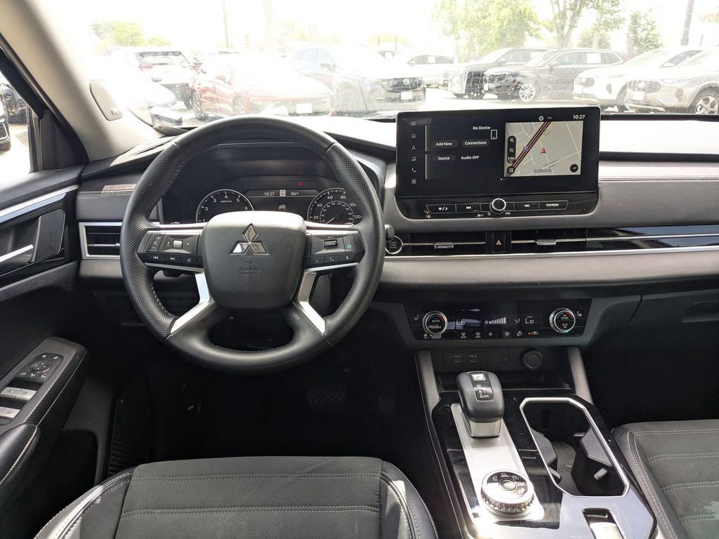 Thumbnail: 2025 Mitsubishi Outlander - 22