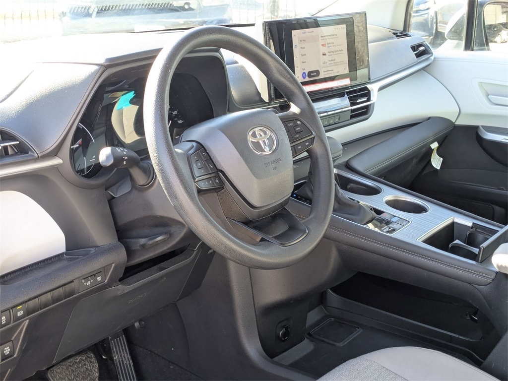 Thumbnail: 2025 Toyota Sienna - 14