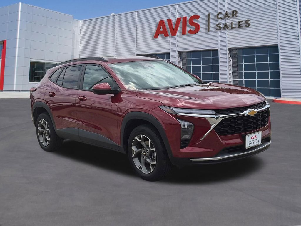 Thumbnail: 2025 Chevrolet Trax - 3