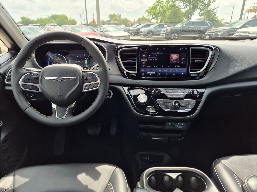 Thumbnail: 2025 Chrysler Pacifica - 22