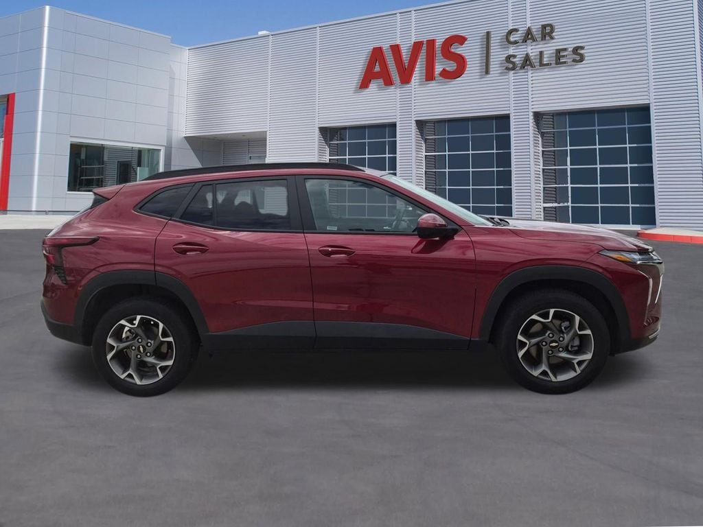 Thumbnail: 2025 Chevrolet Trax - 5