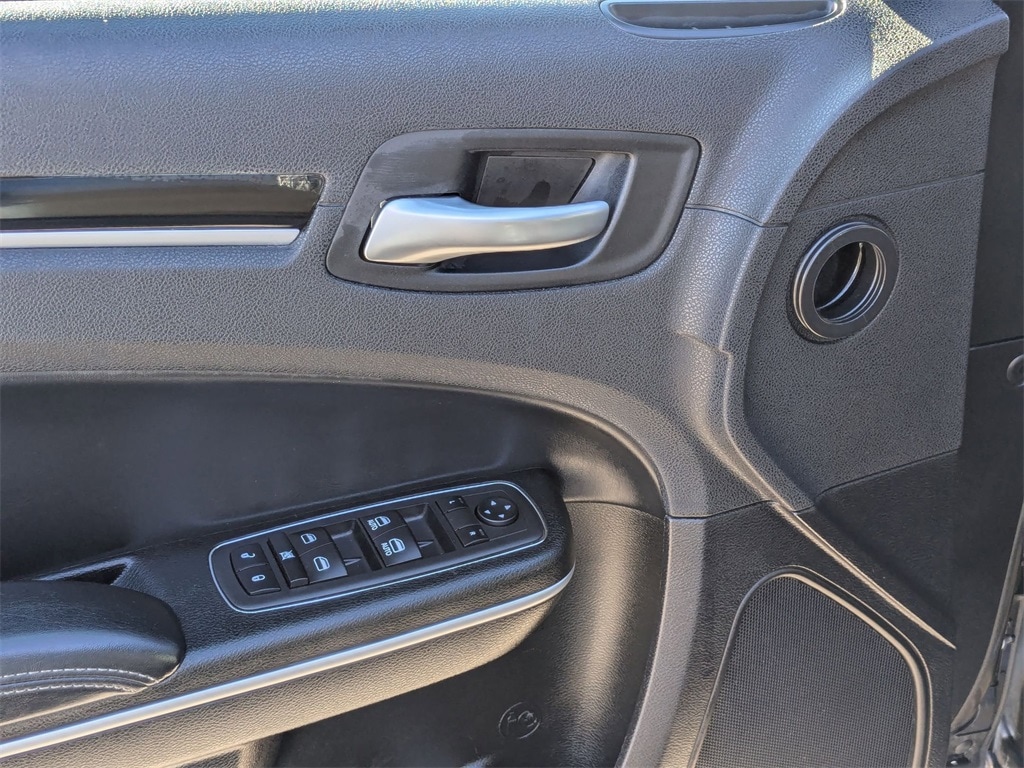 Thumbnail: 2023 Chrysler 300 - 9