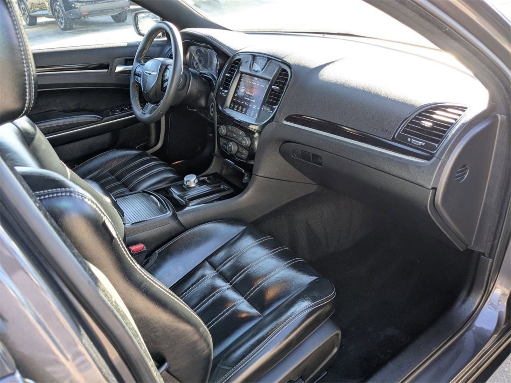 Thumbnail: 2023 Chrysler 300 - 30