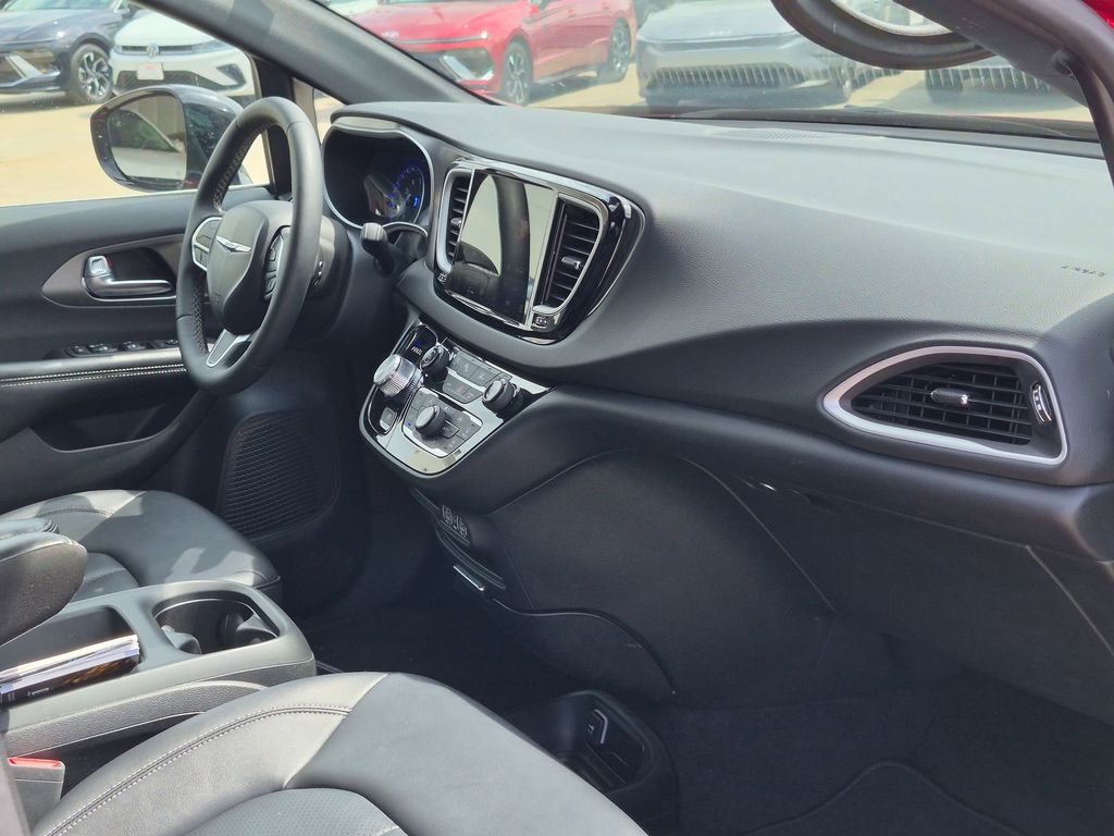 Thumbnail: 2025 Chrysler Pacifica - 29