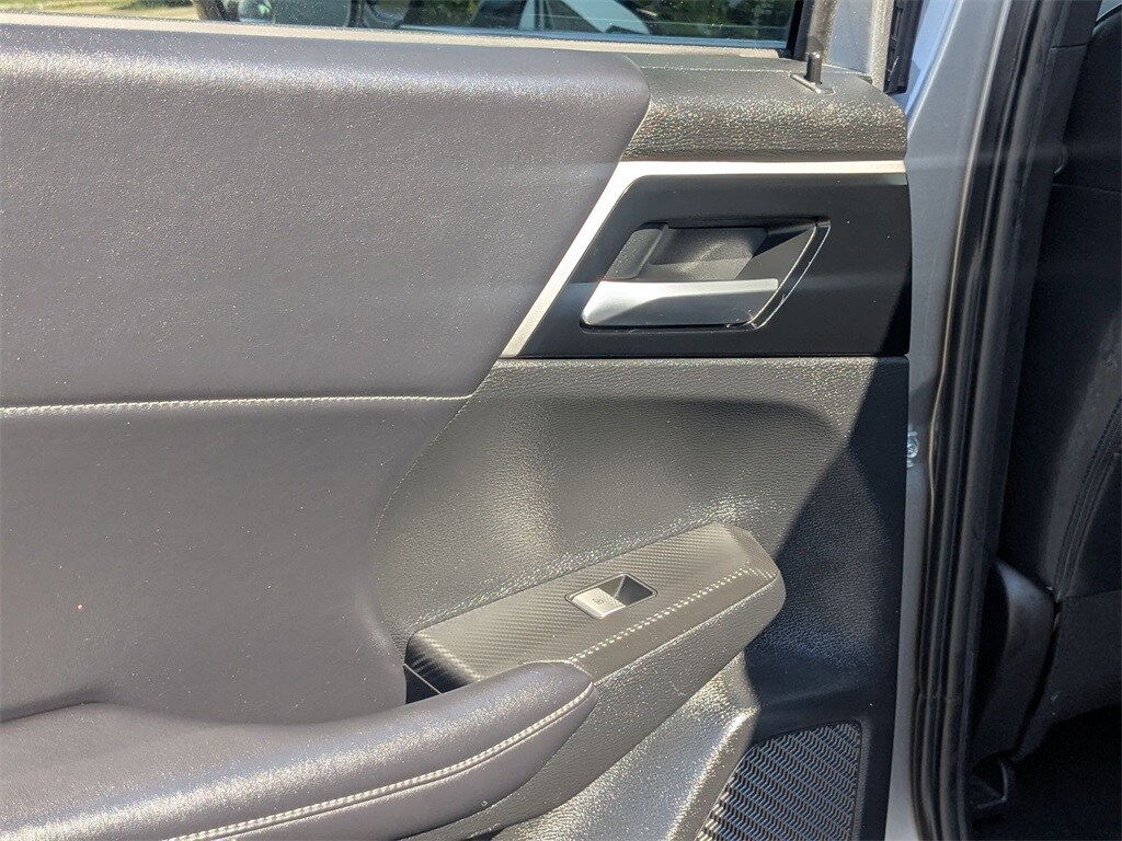 Thumbnail: 2024 Mitsubishi Outlander - 25