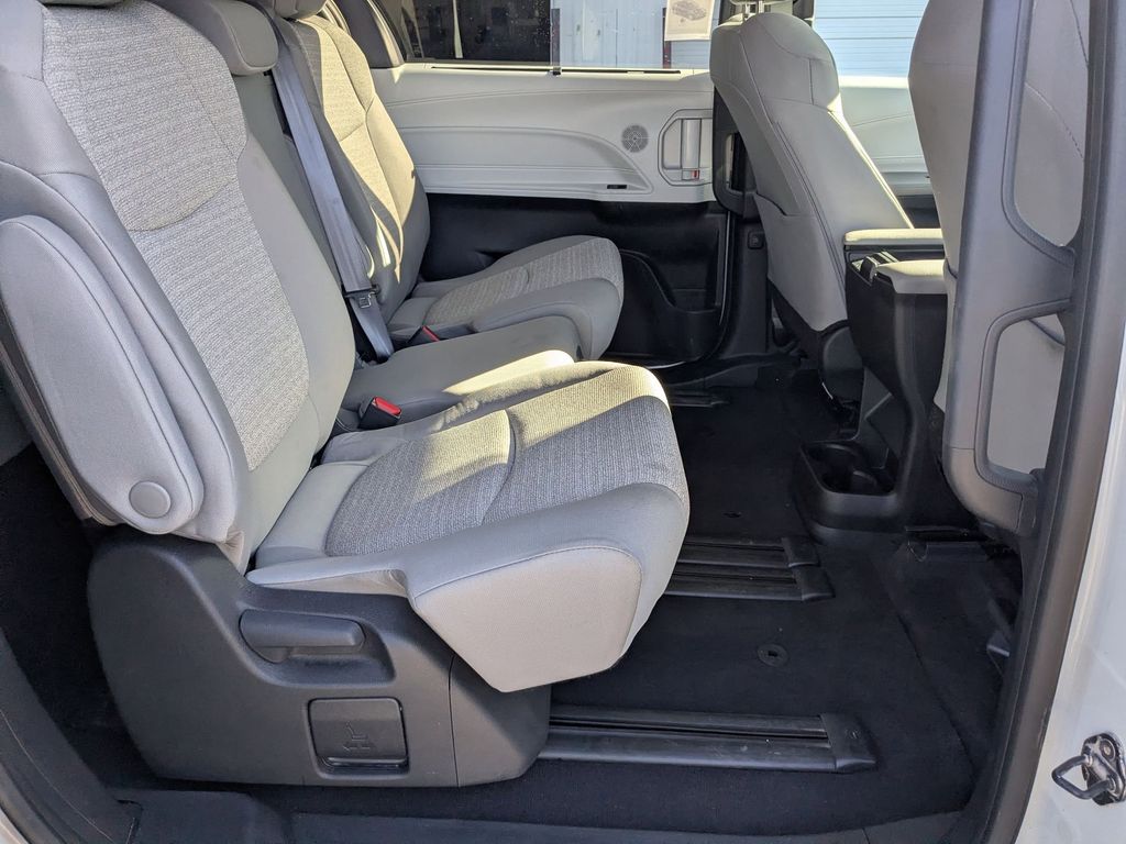 Thumbnail: 2025 Toyota Sienna - 29