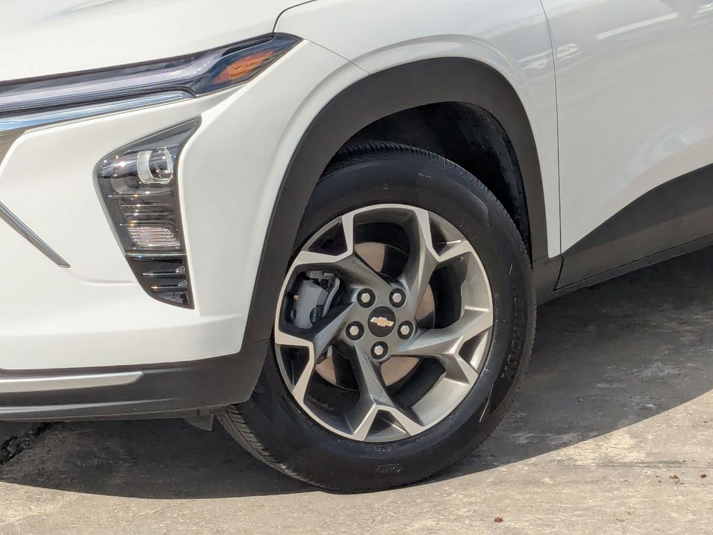 Thumbnail: 2025 Chevrolet Trax - 31