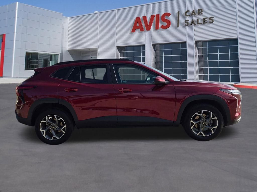 Thumbnail: 2025 Chevrolet Trax - 5