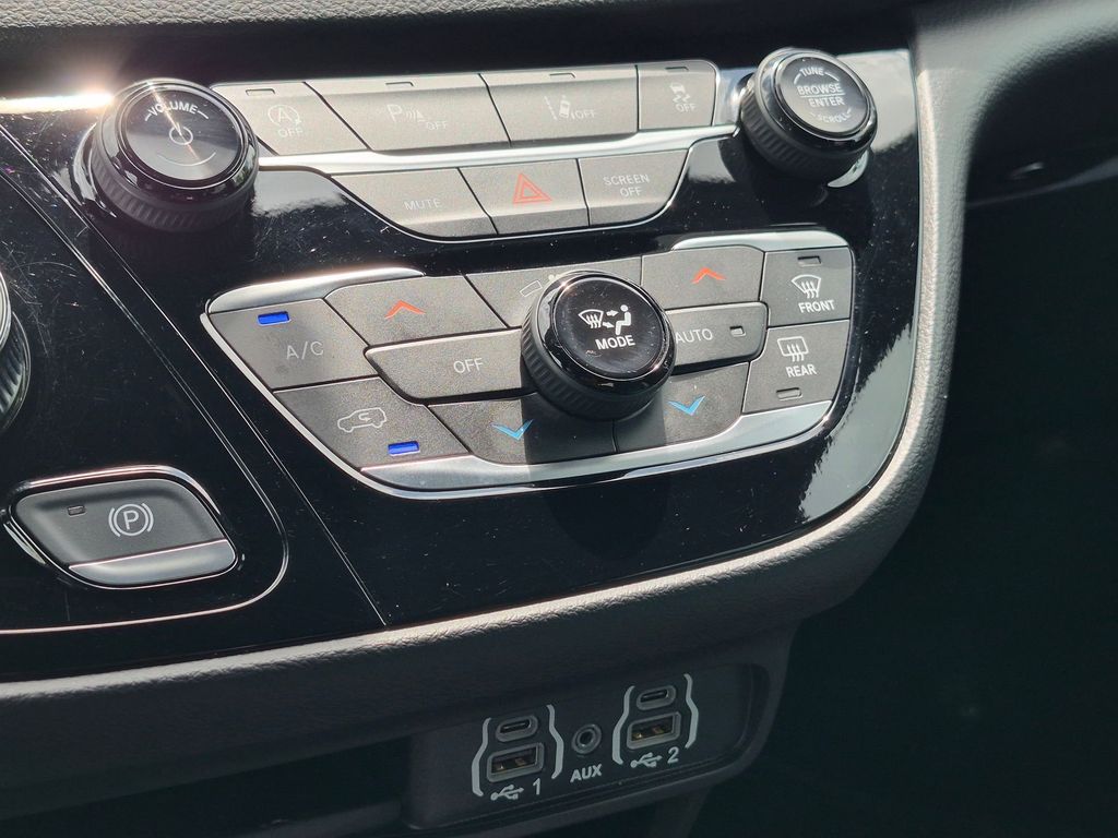 Thumbnail: 2025 Chrysler Pacifica - 21