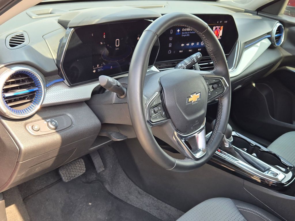 Thumbnail: 2025 Chevrolet Trax - 14
