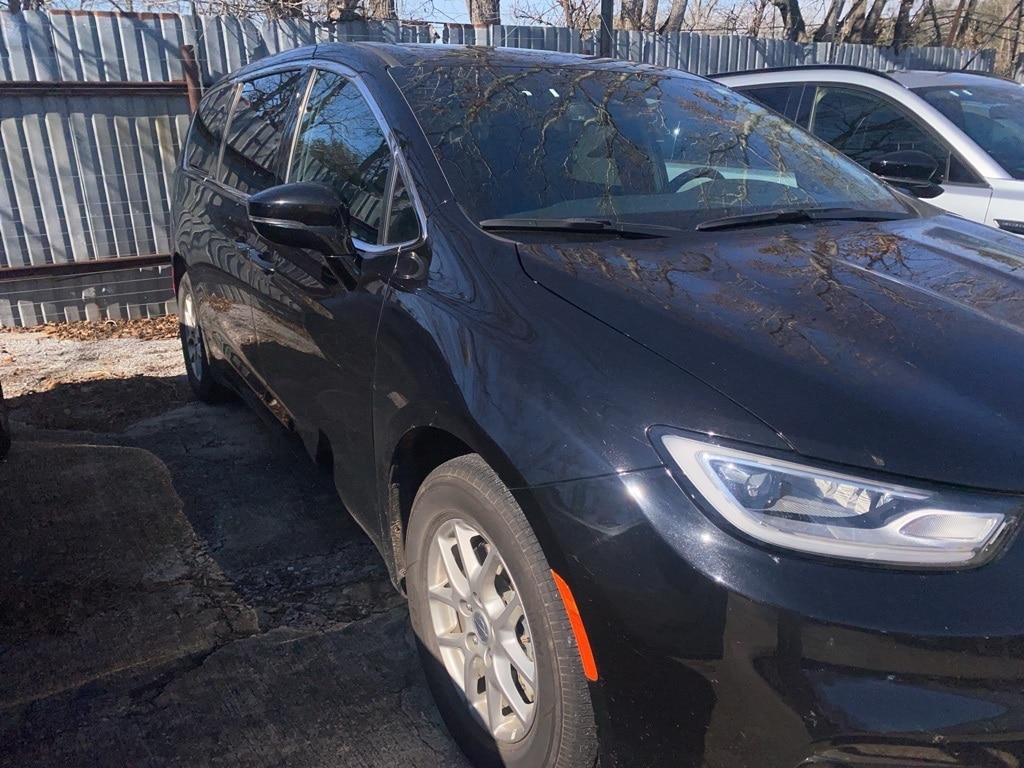 Certified 2025 Chrysler Pacifica Select Van Passenger Van