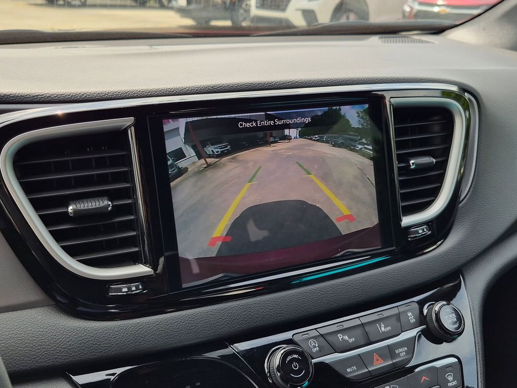 Thumbnail: 2025 Chrysler Pacifica - 19