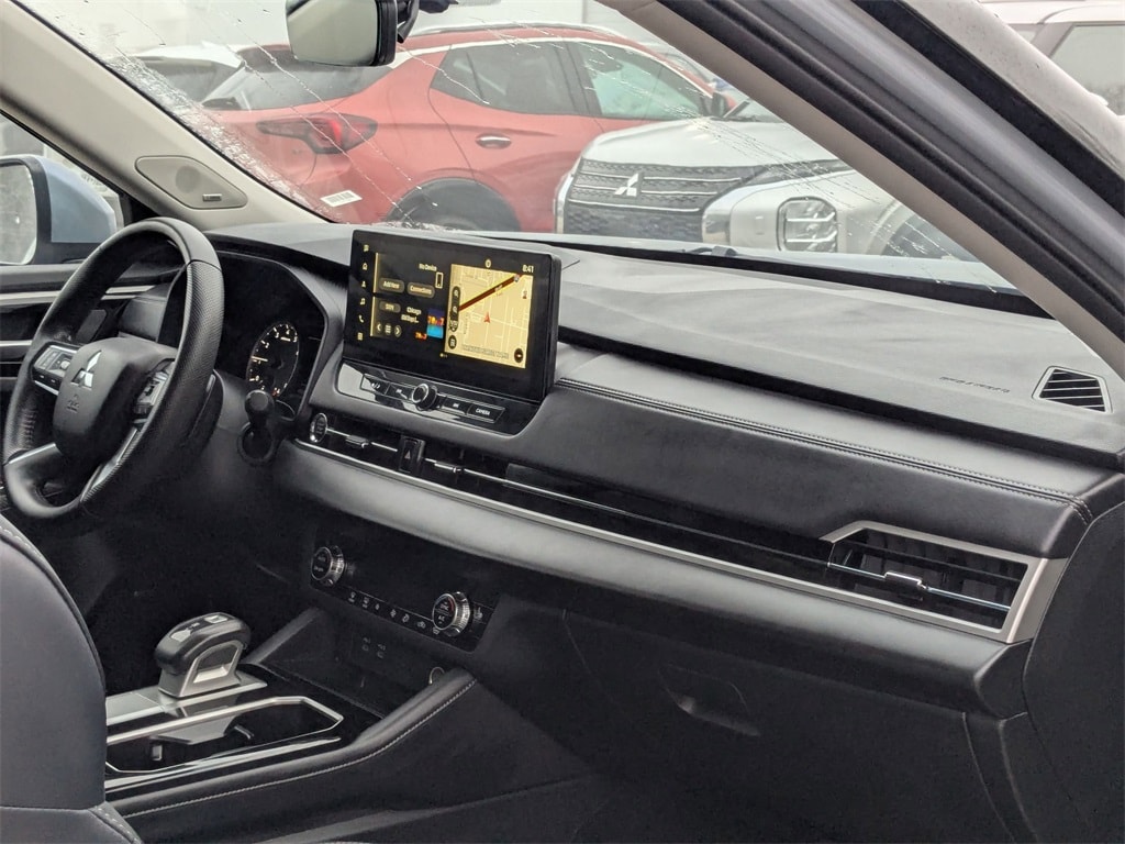 Thumbnail: 2025 Mitsubishi Outlander - 32