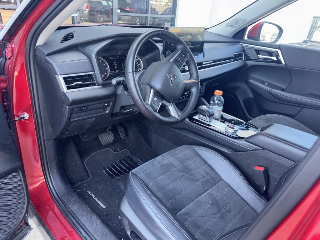 Thumbnail: 2025 Mitsubishi Outlander - 8