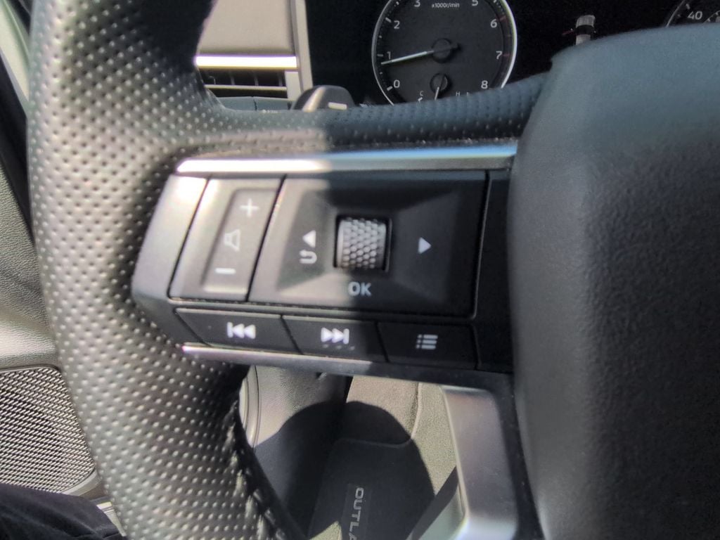 Thumbnail: 2025 Mitsubishi Outlander - 20