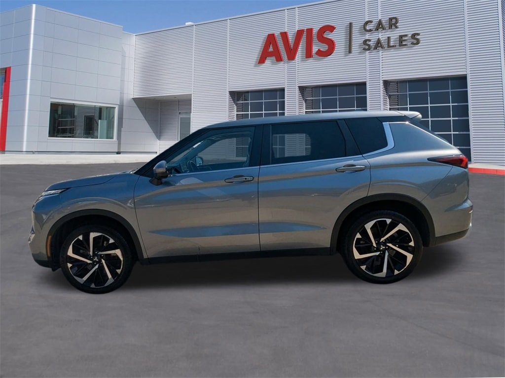 Thumbnail: 2024 Mitsubishi Outlander - 10