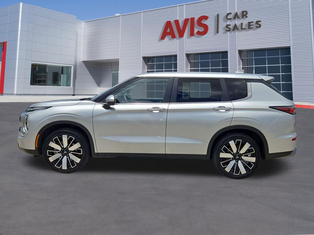 Thumbnail: 2025 Mitsubishi Outlander - 10