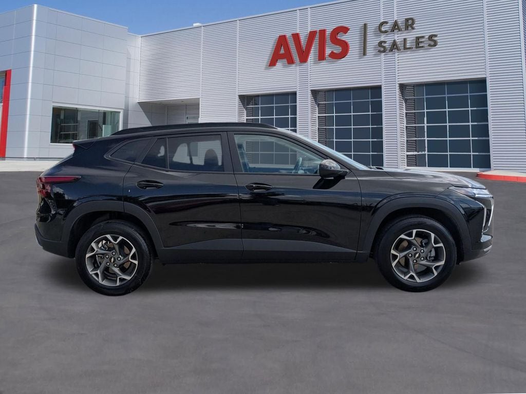 Thumbnail: 2025 Chevrolet Trax - 5