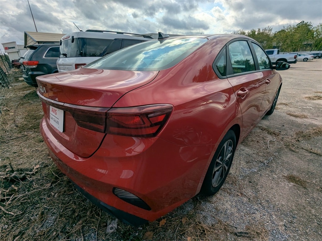 Thumbnail: 2024 Kia Forte - 4