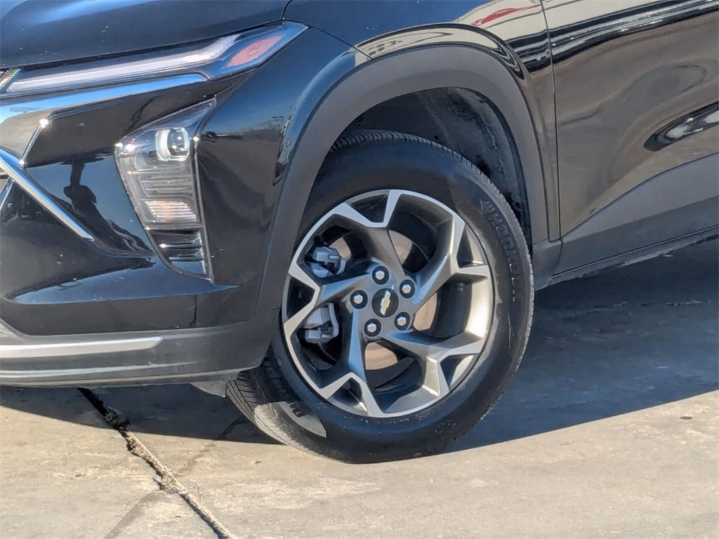 Thumbnail: 2025 Chevrolet Trax - 32