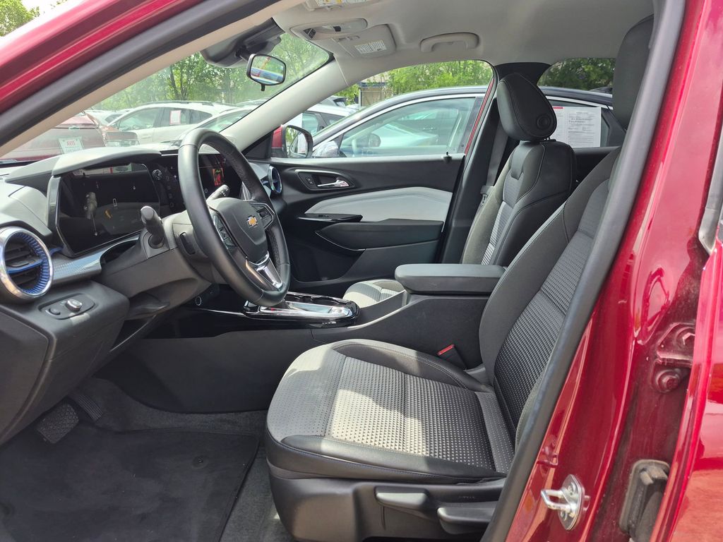 Thumbnail: 2025 Chevrolet Trax - 21