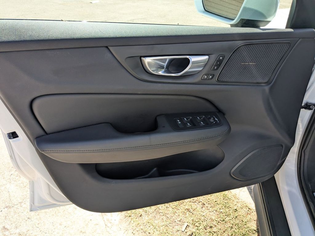 Thumbnail: 2025 Volvo S60 - 11