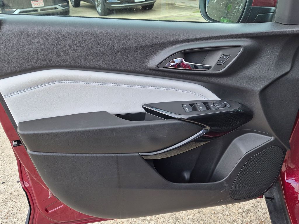 Thumbnail: 2025 Chevrolet Trax - 11