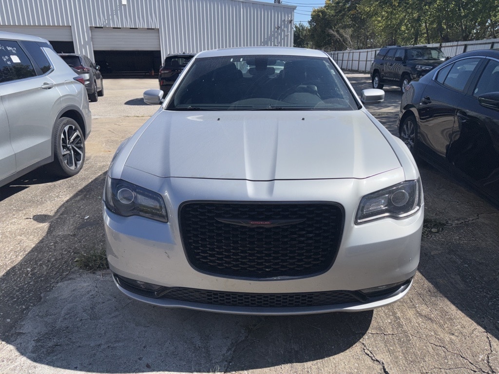 Thumbnail: 2023 Chrysler 300 - 2