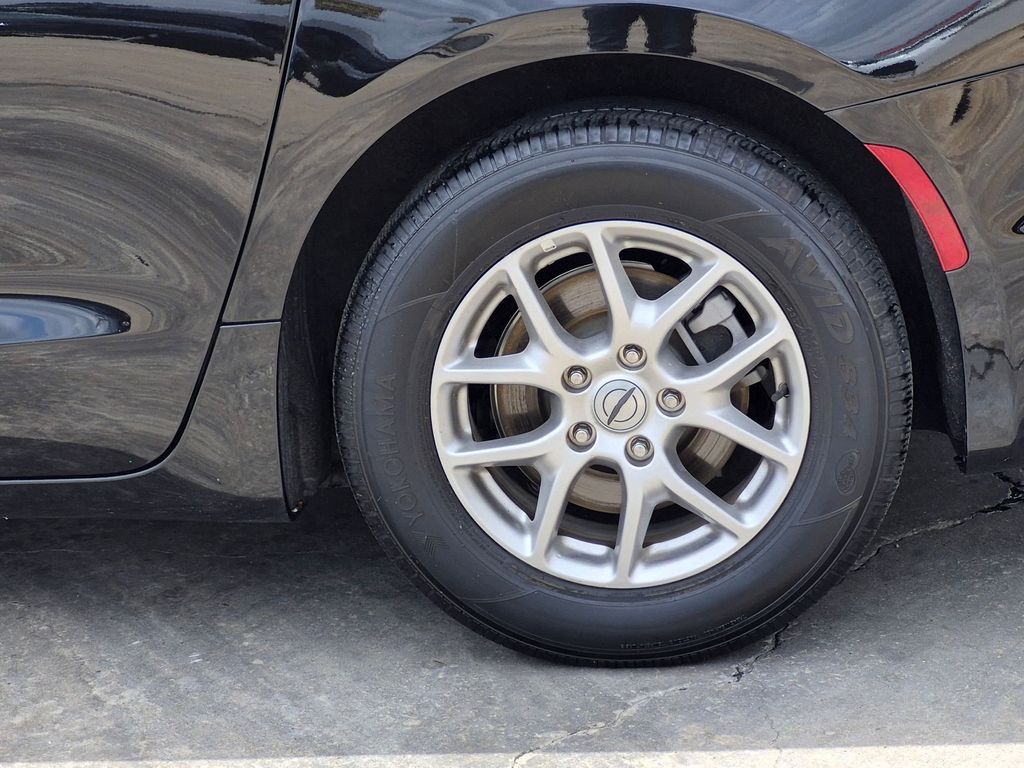 Thumbnail: 2025 Chrysler Pacifica - 26