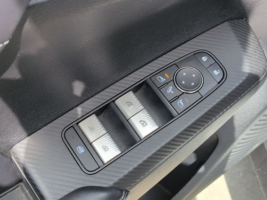 Thumbnail: 2025 Mitsubishi Outlander - 13