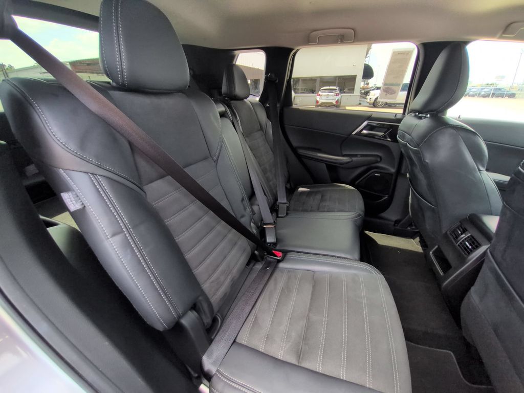 Thumbnail: 2025 Mitsubishi Outlander - 30
