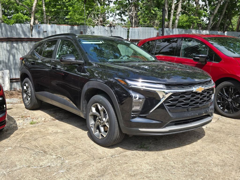 Thumbnail: 2025 Chevrolet Trax - 3