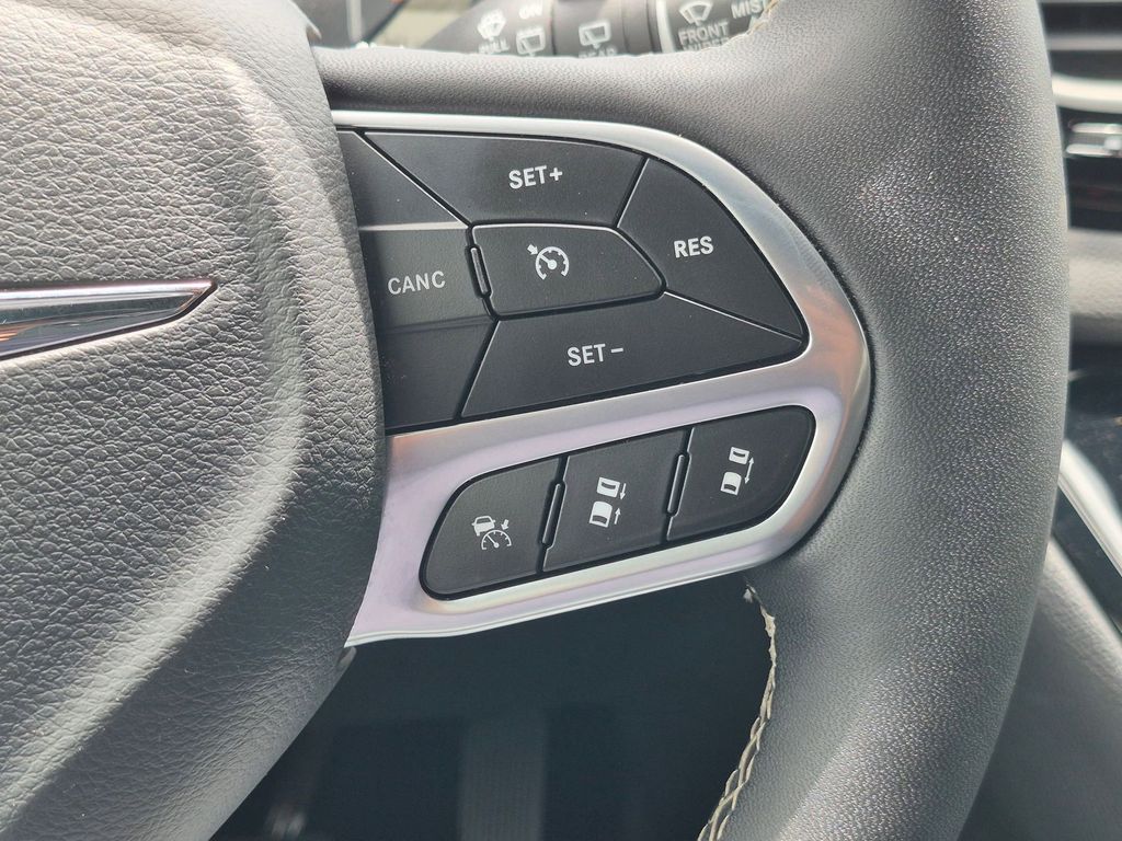 Thumbnail: 2025 Chrysler Pacifica - 16