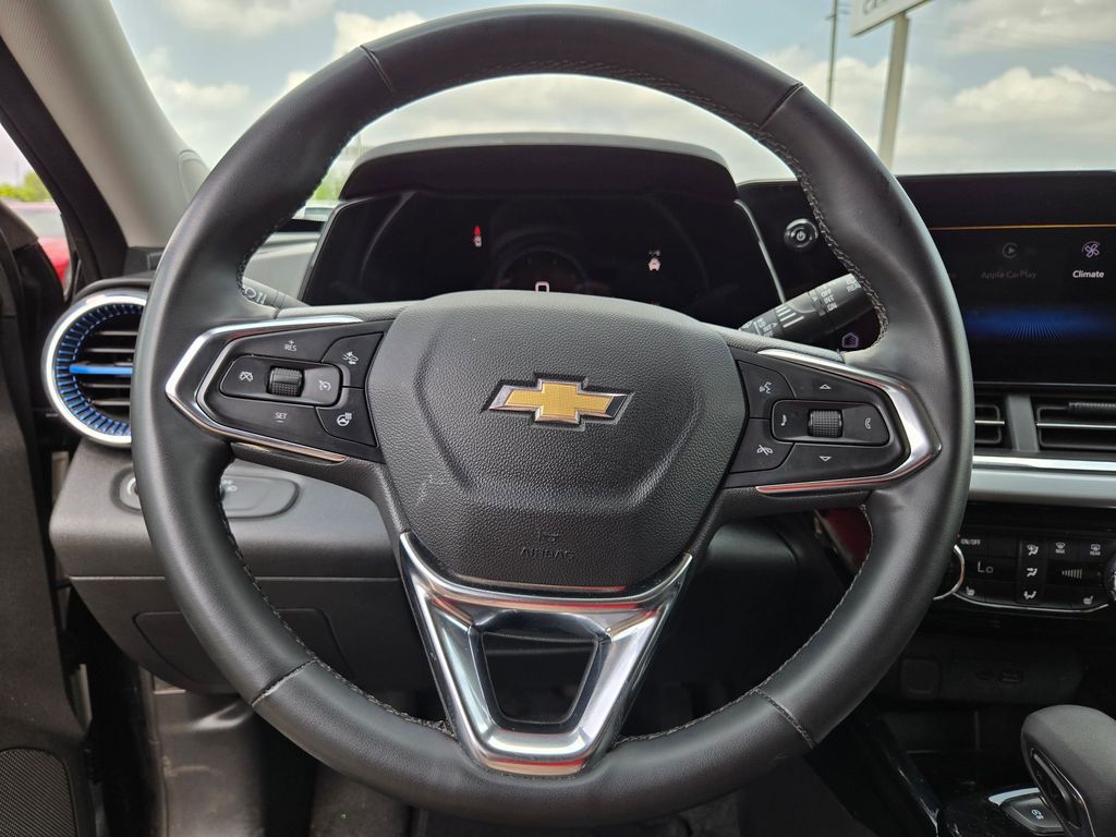 Thumbnail: 2025 Chevrolet Trax - 21